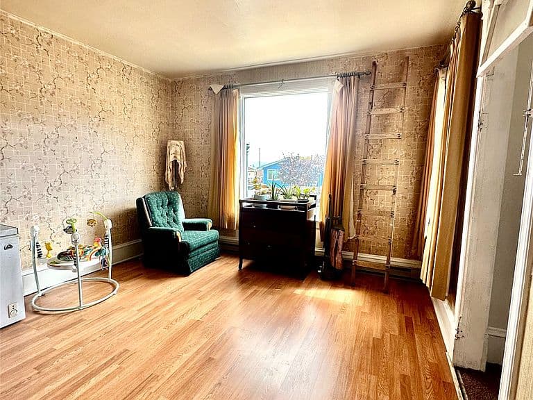 624 Cherry St photo 2