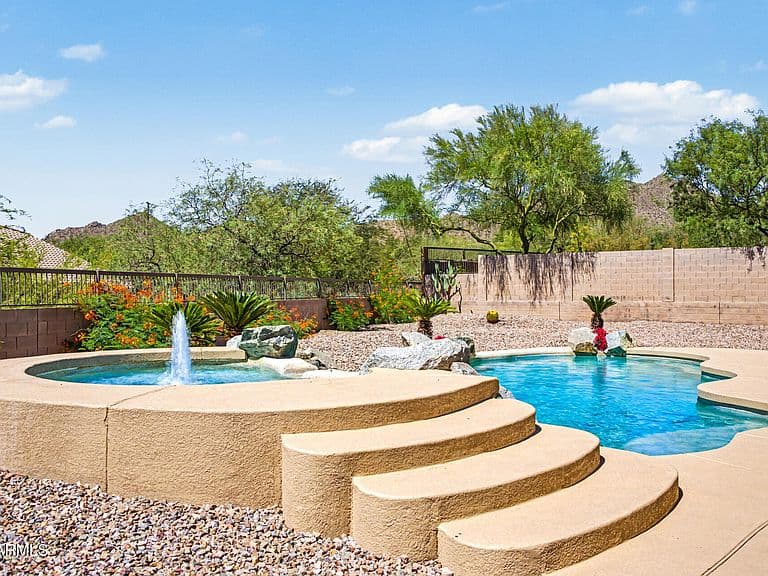 7926 E SADDLEBACK Circle photo 3