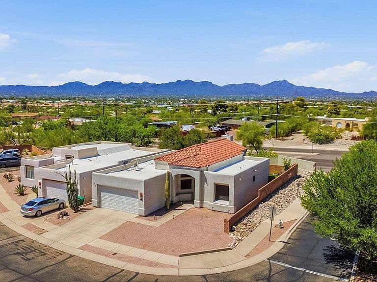 1352 W Hopbush Way photo 3