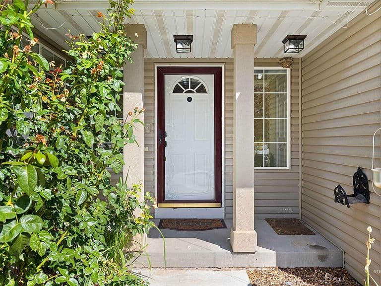 330 Shadetree Trl photo 2