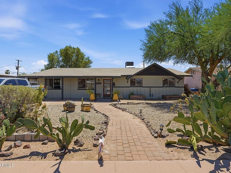 1239 W ELNA RAE Street photo 2