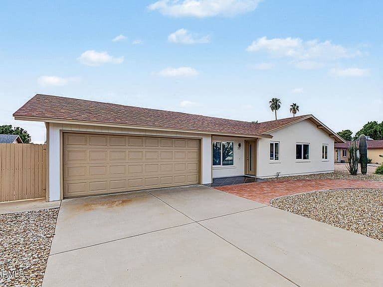 213 E STRAHAN Drive photo 3