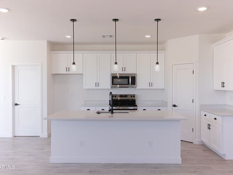 3220 W SOLANO Drive photo 3