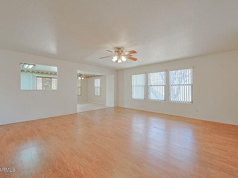 16542 N NAEGEL Drive photo 5