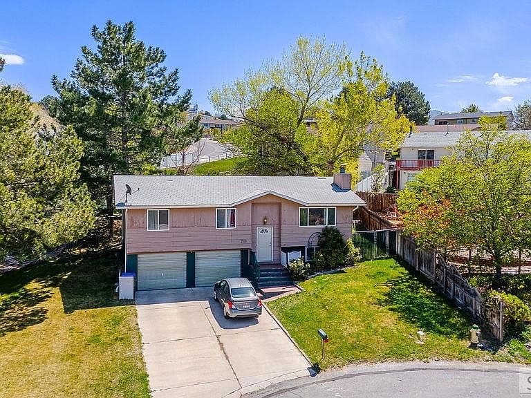 2515 Woodhill Way photo 2