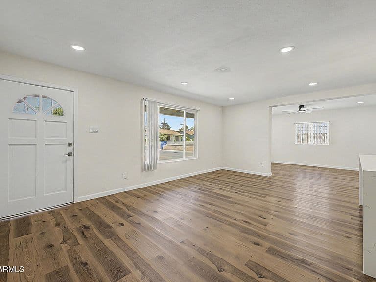 1819 W MORTEN Avenue photo 5
