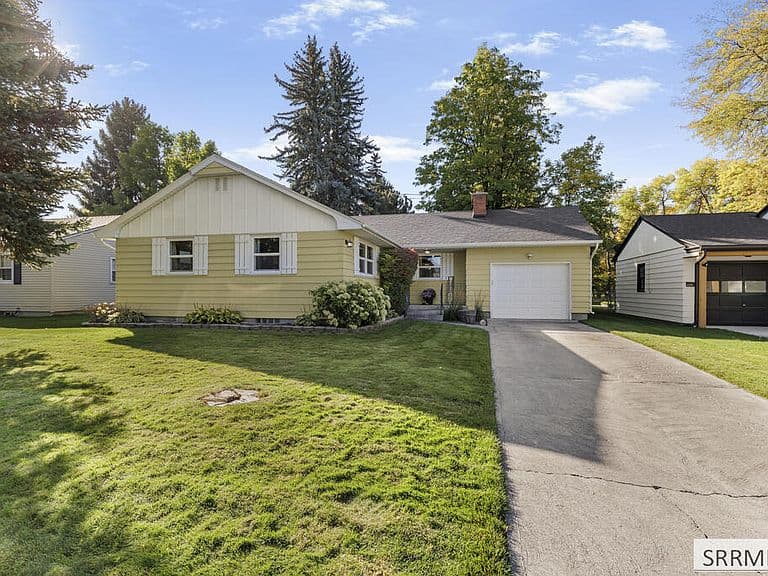 215 Tautphaus Dr photo 3