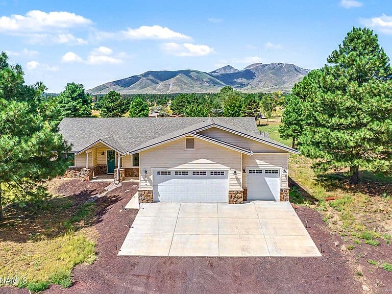 12194 Daniel Way photo 2