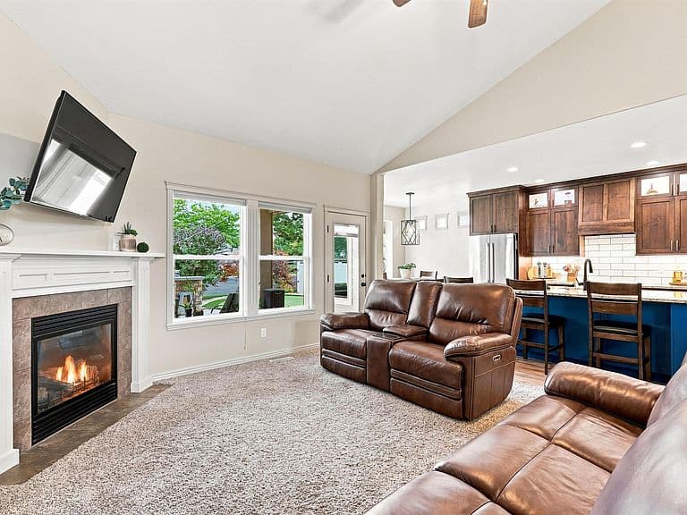 3914 S Raintree Dr photo 5