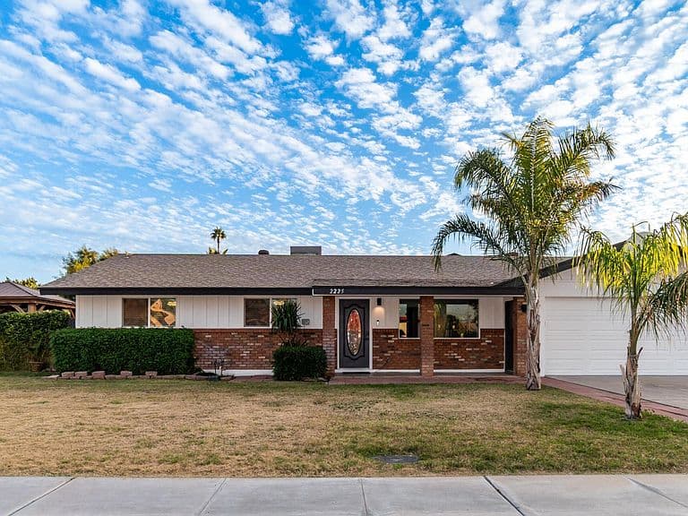 2225 E FAIRFIELD Street photo 1