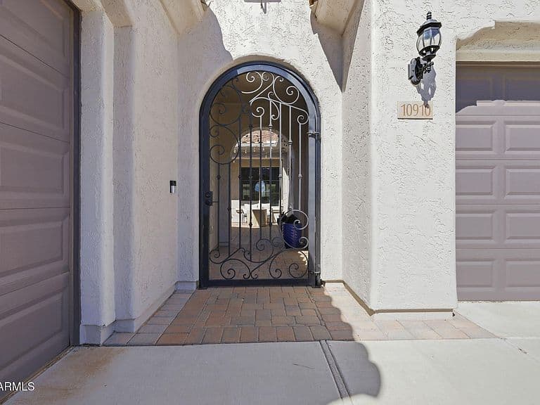 10910 E Travertine Avenue photo 2