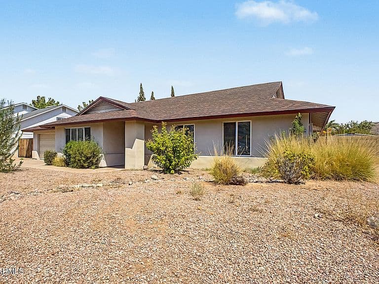 1048 W NIDO Avenue photo 1
