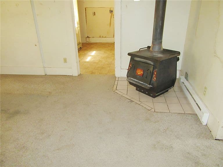 121 Peritse Ave photo 4
