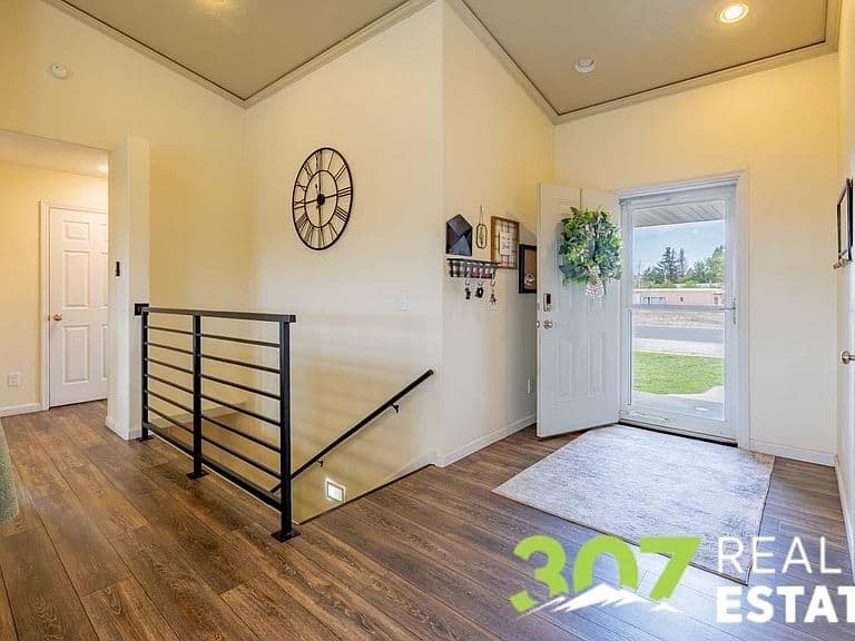 2929 E Avenue photo 5