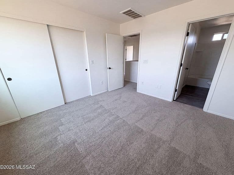 935 W Placita Canalito photo 4