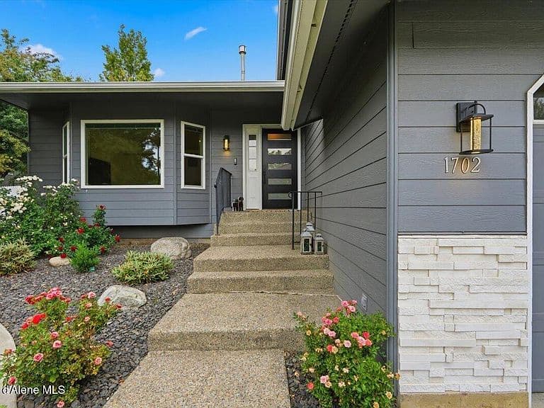 1702 N Autumn Crest Ct photo 1
