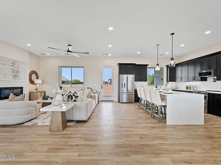460 S JERICHO Road photo 3
