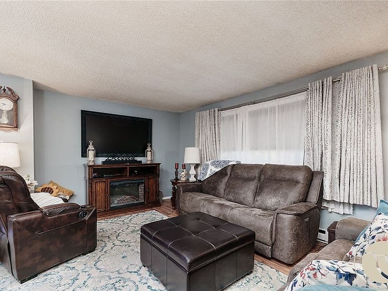 1149 Governors Blvd photo 4