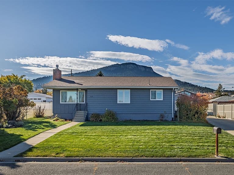 1527 Leslie Ave photo 1