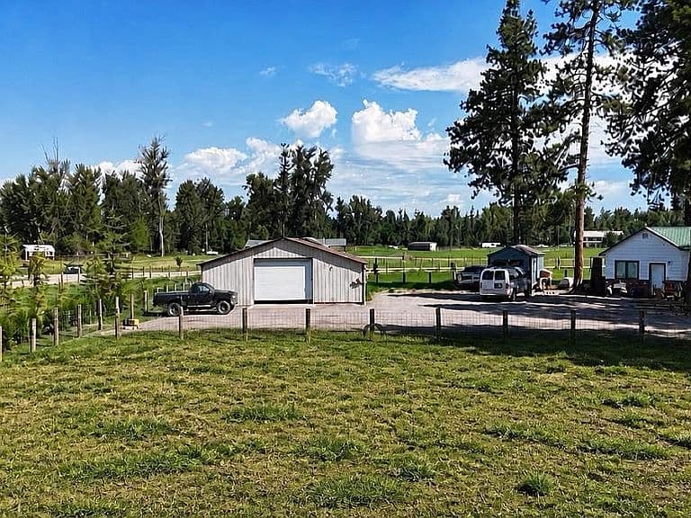 835 Conrad Dr photo 3