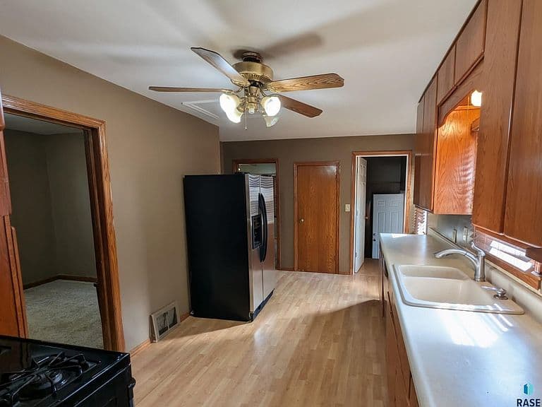1202 N Prairie Ave photo 5