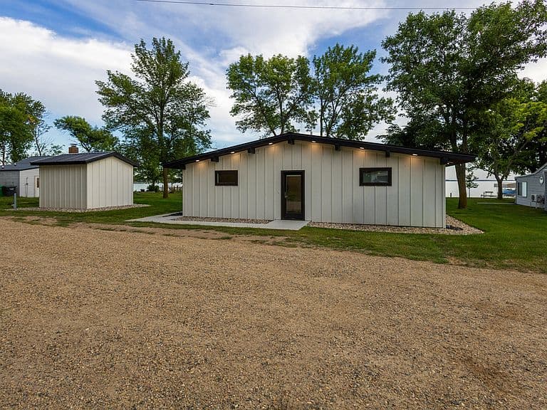 200 N Lake Dr photo 3