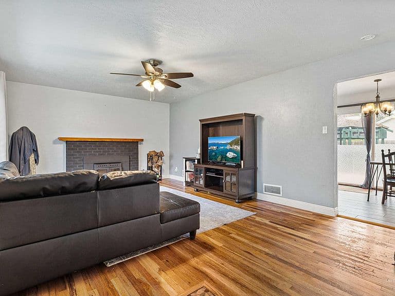 365 Caswell Ave W photo 3