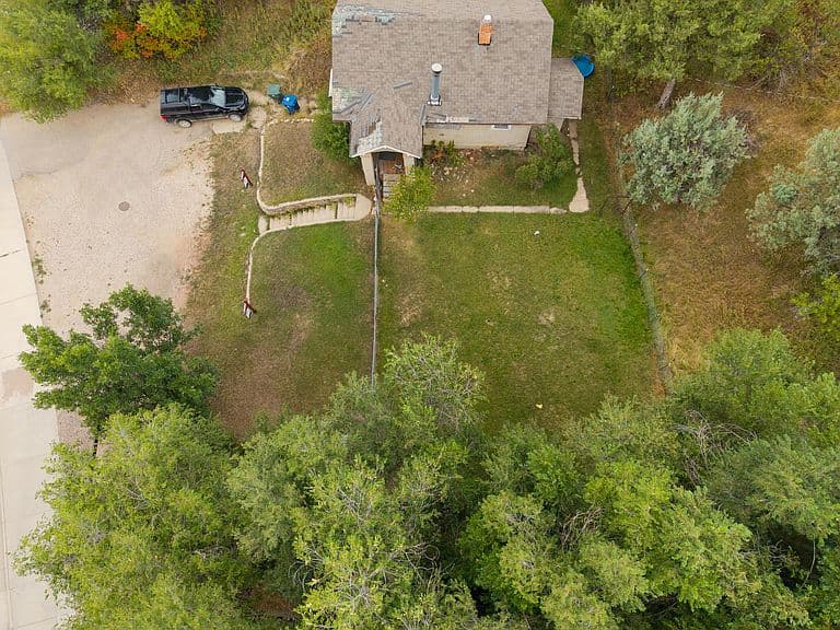 1035 W Loucks St photo 4