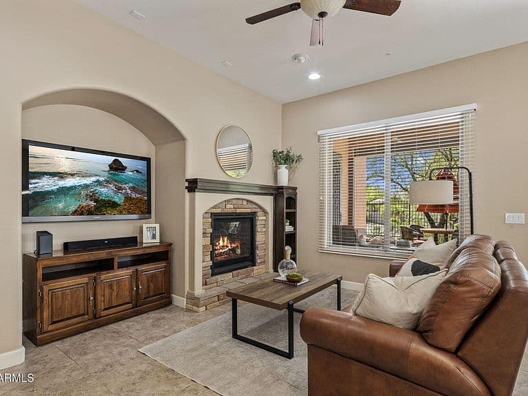 12081 W DESERT MIRAGE Drive photo 4
