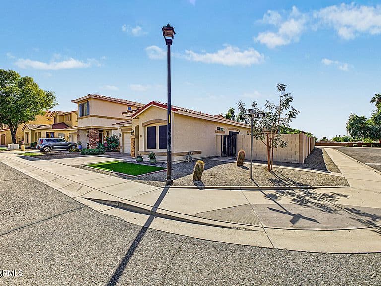5165 W POINSETTIA Drive photo 3