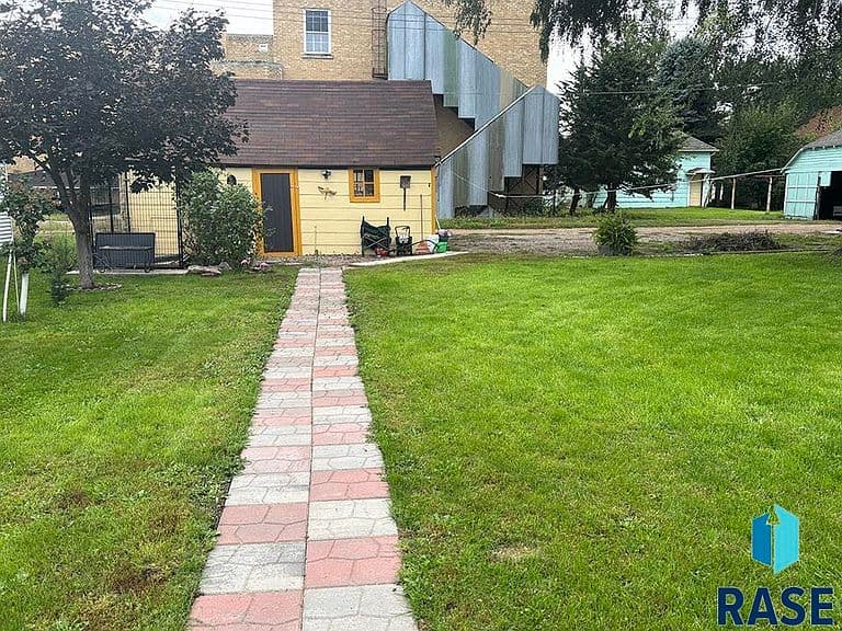504 W Ash St photo 4