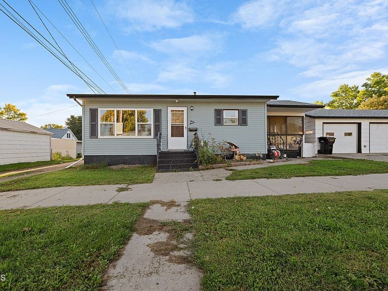 311 9th Ave W photo 2