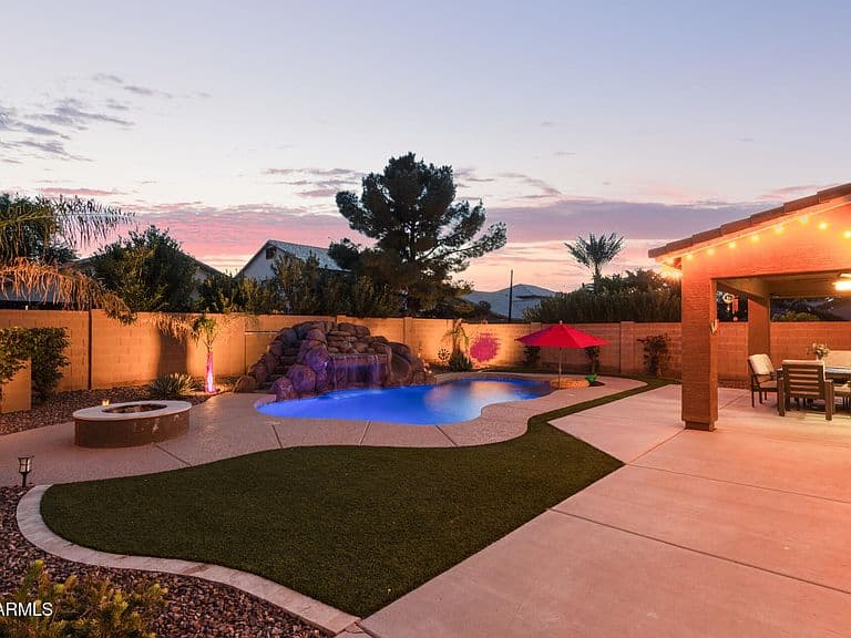 45539 W Long Way photo 1