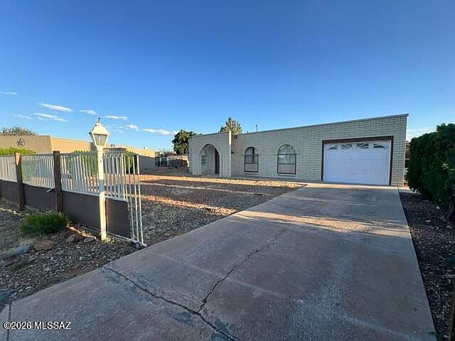 1202 E Klassen Ct photo 5