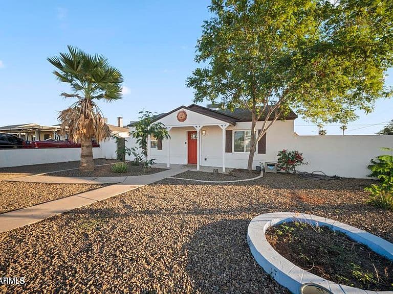2547 W ADAMS Street photo 2