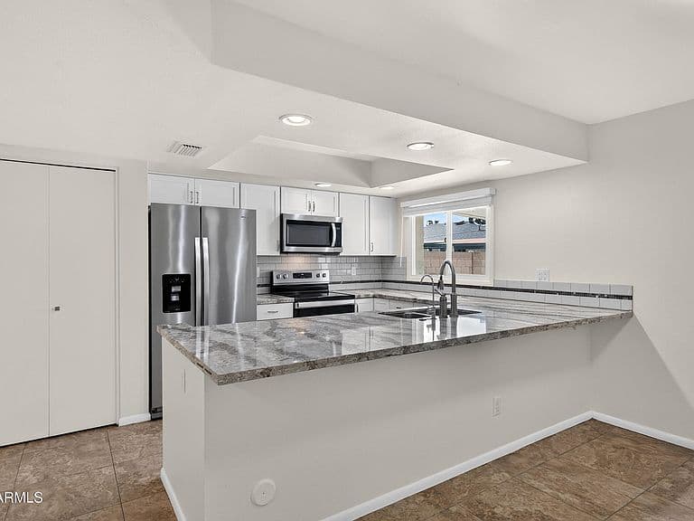 247 E CHILTON Drive photo 3