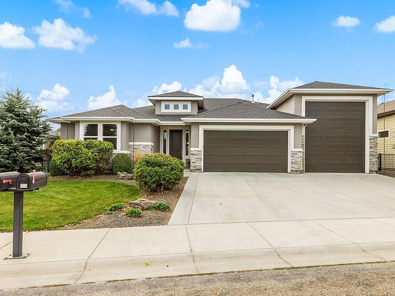 1085 W Tanzanite Dr photo 1