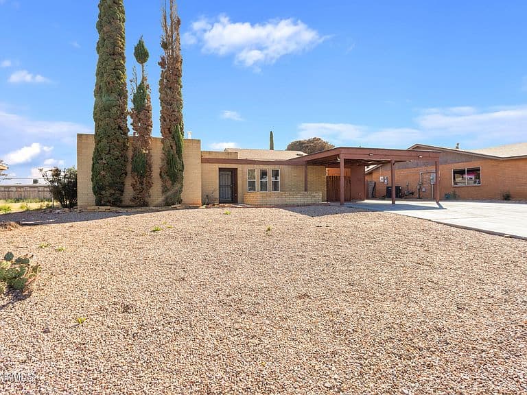 4850 E FOOTHILLS Drive photo 1