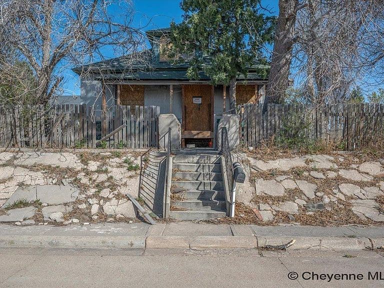 1114 W 20th St photo 1