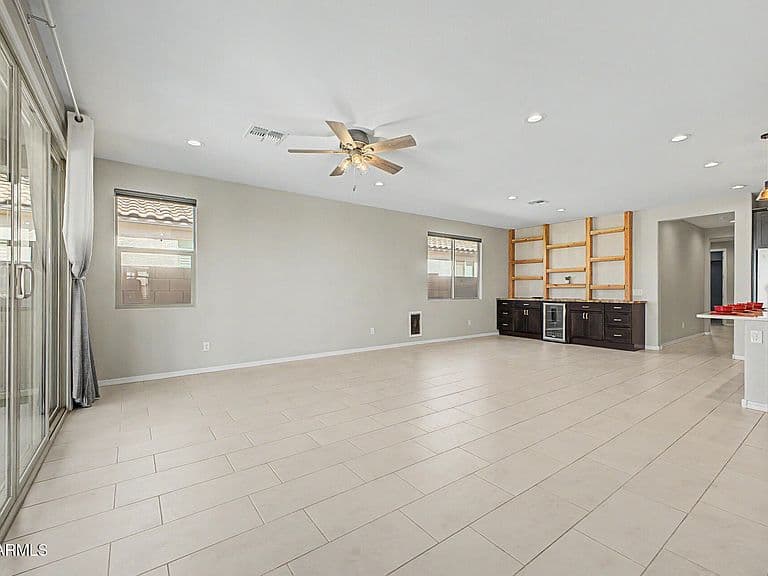 18614 W HONEYSUCKLE Drive photo 5