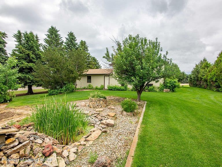 3030 Lakeview Dr photo 5
