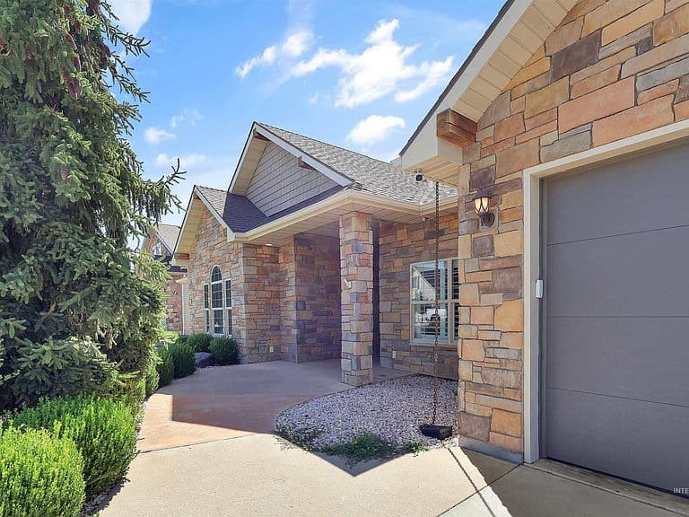 2782 Sun Meadow Dr photo 3