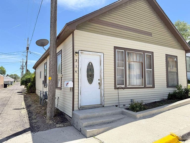 314 Topaz St photo 3