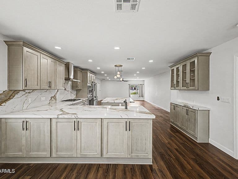 4302 N 18 Place photo 5