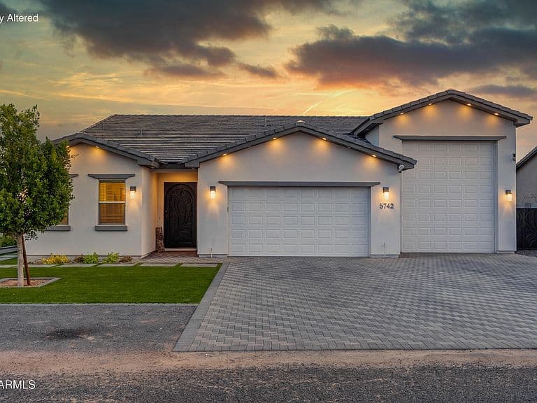5742 E RED BIRD Lane E photo 1