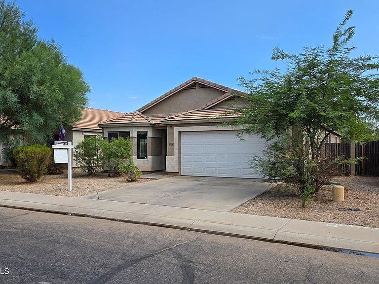 45763 W DIRK Street photo 1