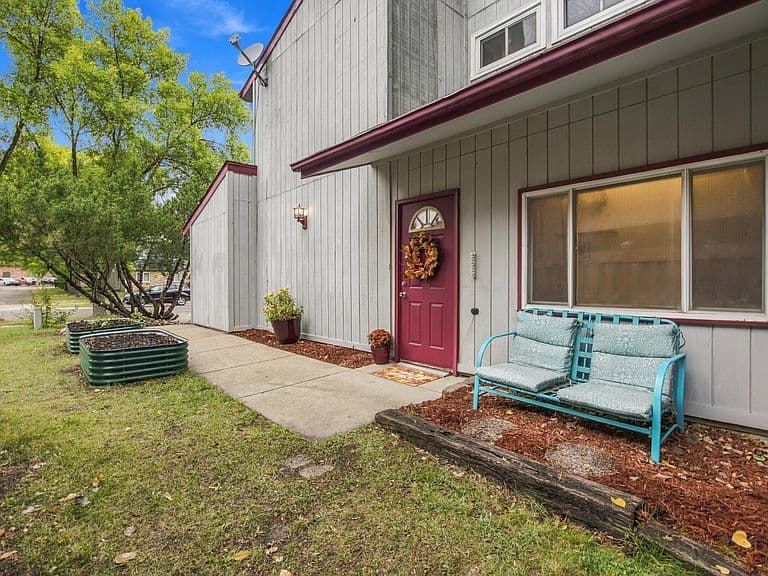 2346 Demores Dr S photo 3