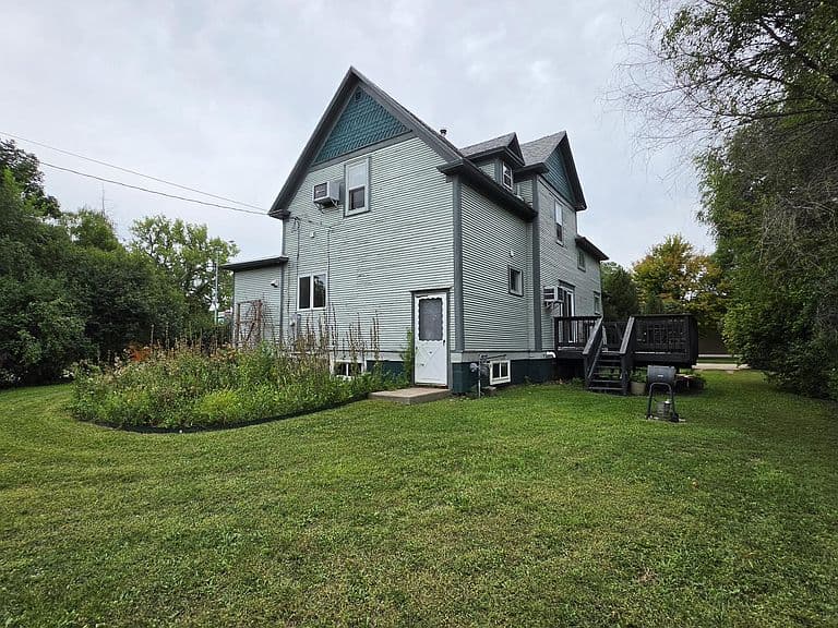 502 Main St photo 3