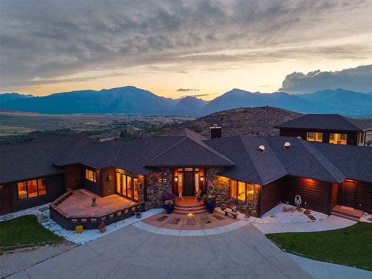 555 Skyfire Dr photo 2