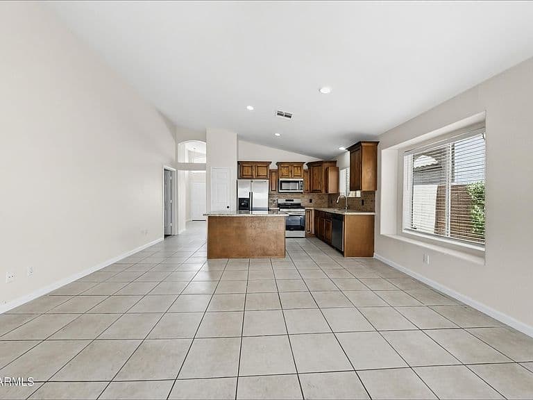 627 E SHANNON Street photo 3